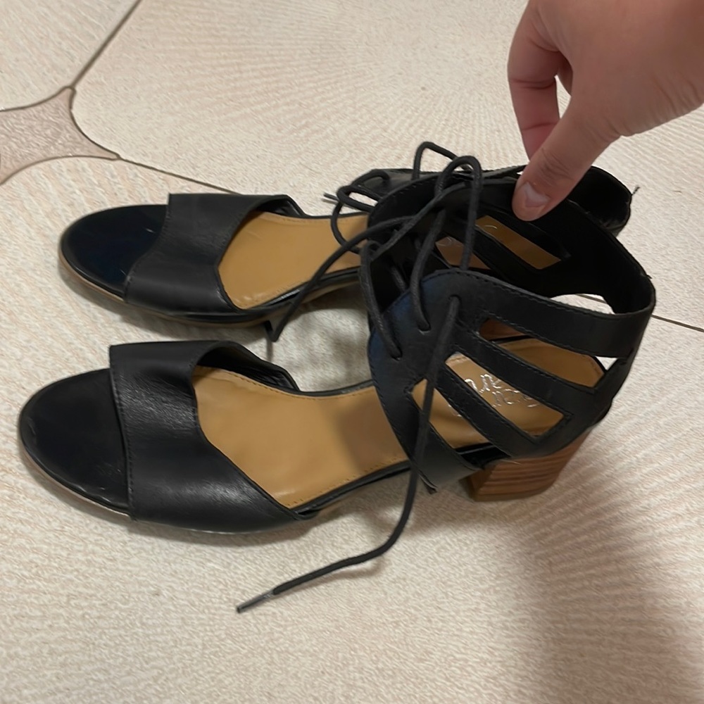 Sandal worn 1x